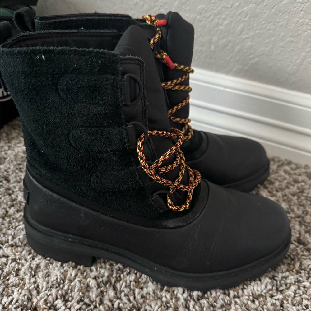 Sorel black boots like new 9